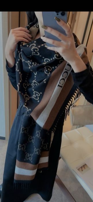 Esarfa-fular Gucci, model 2026