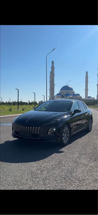 Аренда бизнес-электрокара Hongqi E-QM5 17.990