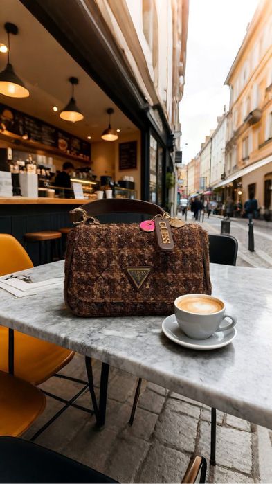 G .U .E .S .S дамска чанта -110лв Размер :20x15см