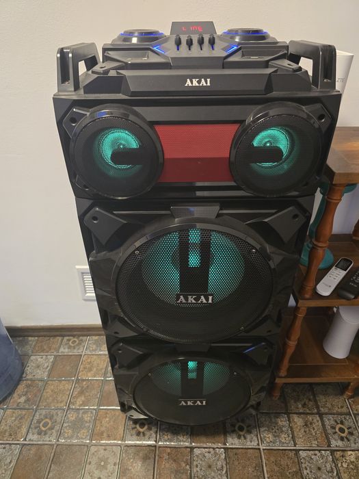 Vand boxa Akai profesional