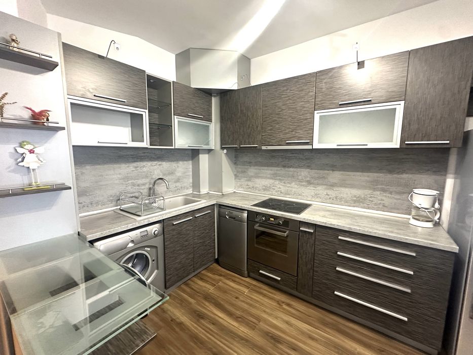 Дава се под наем Тристаен апартамент в Варна, Левски - 97 кв.м за 663 € - Снимка #3