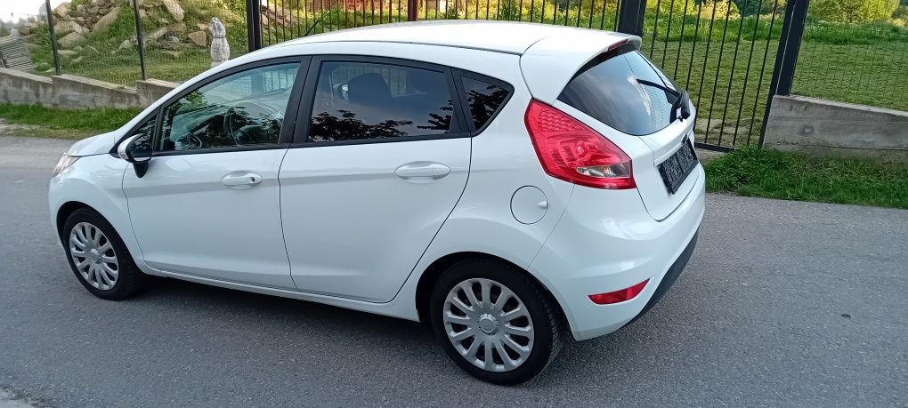 Ford fiesta 2012 euro5 benzină 1,3 impecabilă  adusă recent