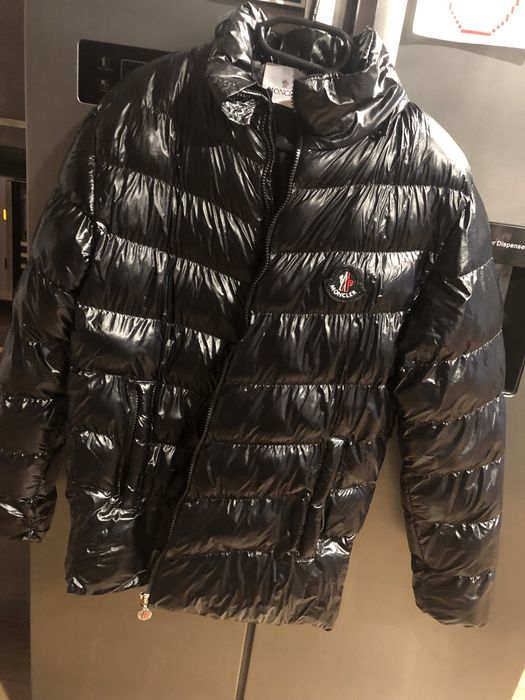 Яке Moncler размер S (отговаря на М) носено по малко от месец