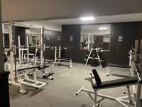 Aparate sala fitness (aparat ramat, banci piept, bara, banca abdomen)