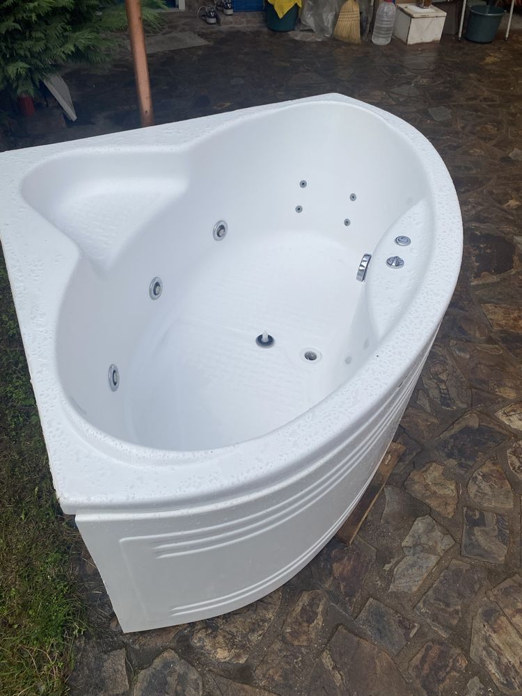 De vanzare cada jacuzzi in stare f buna !