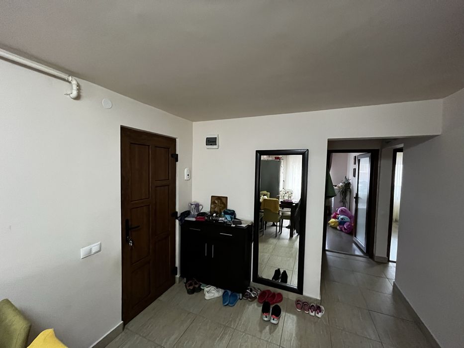 Apartament 3 camere de vanzare.