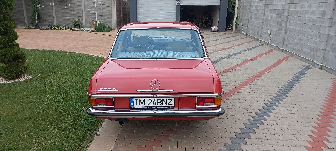 Închiriez mașină  mercedes w115