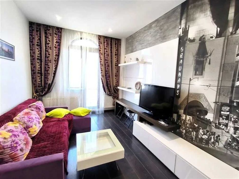 Дава се под наем Двустаен апартамент в София, Център - 56 кв.м за 458.49 € - Снимка #1