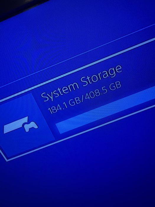 Playstation 4  cu o maneta si 2 jocuri