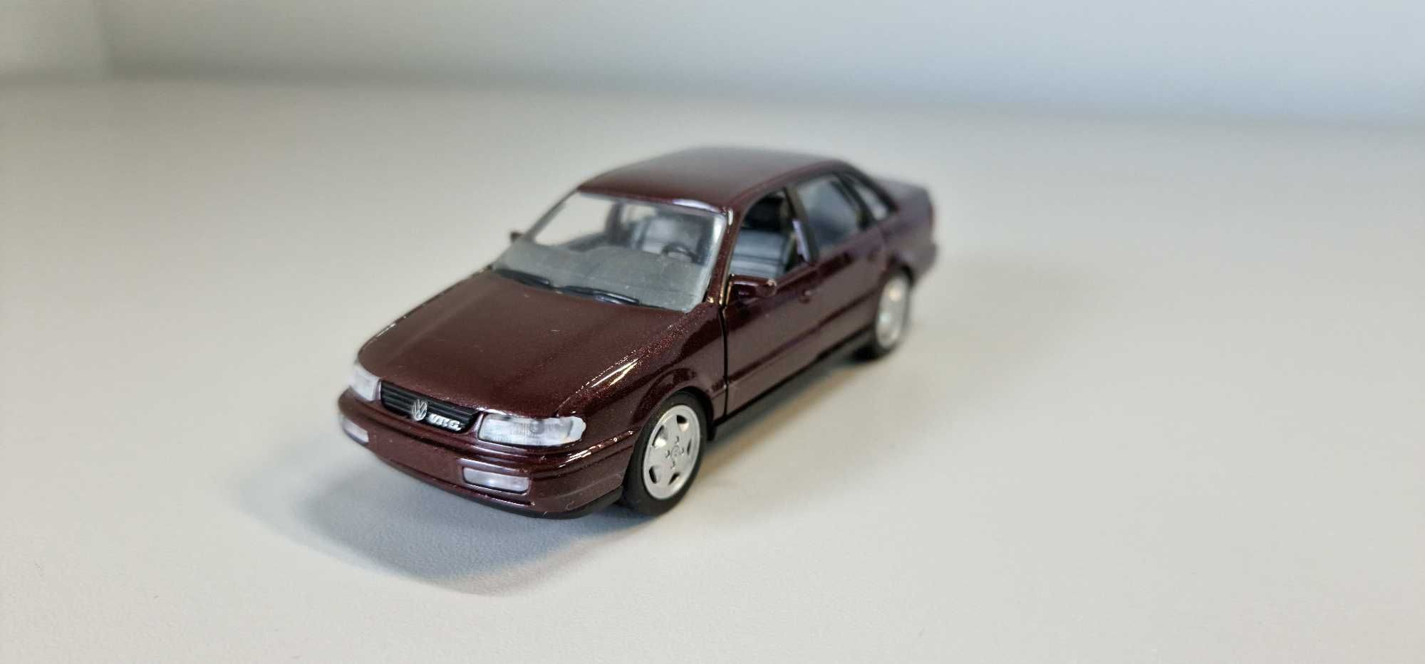 Macheta Volkswagen Passat, metalic, scara 1:43, producator Schabak