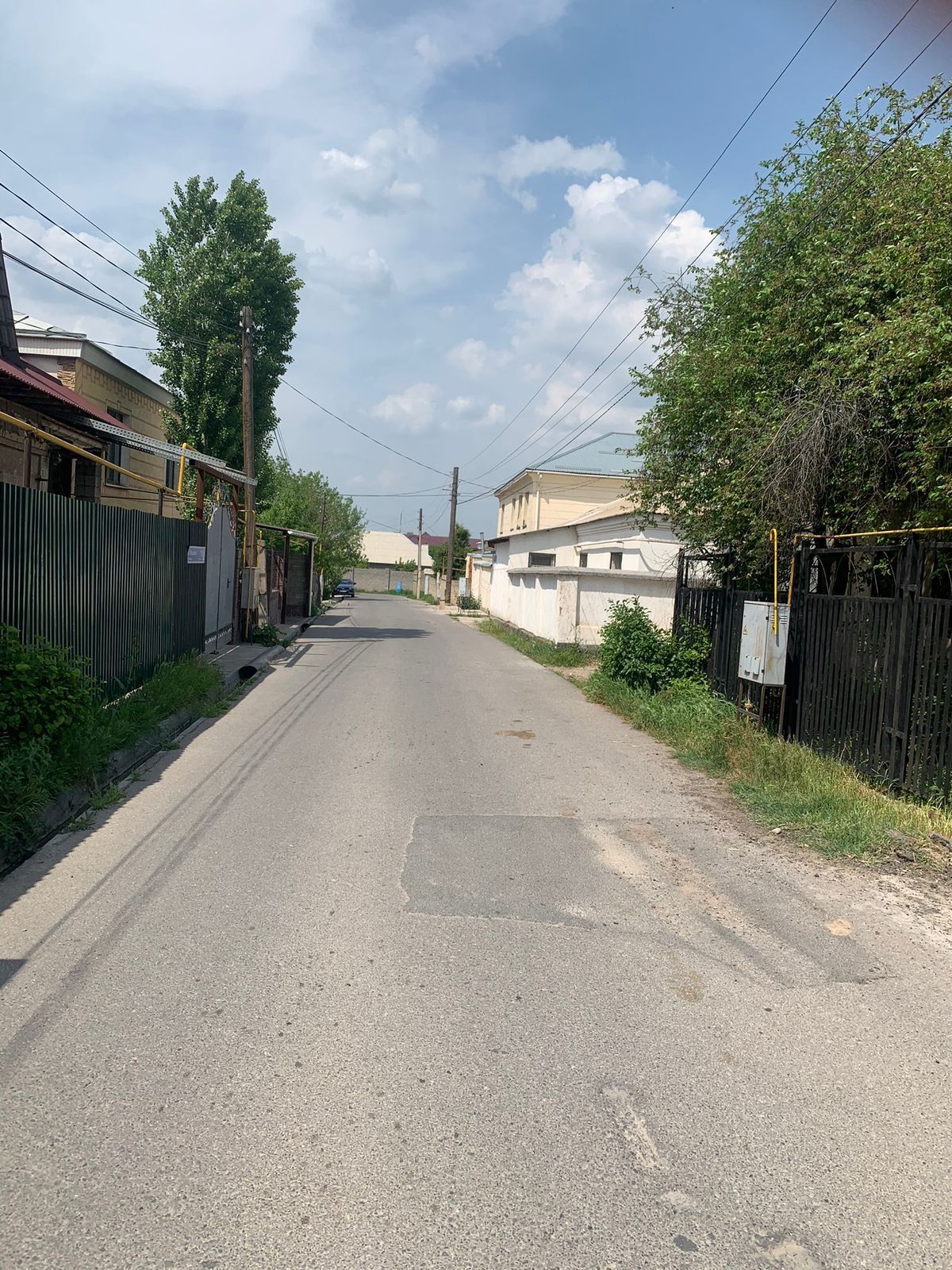 Дом районе тельмана по ул. Молдабаева дом старый т. к давно не жили ..