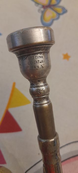 Trompeta model Holton Collegiate, fabricat în Elkhorn, SUA.