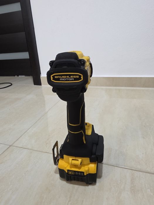 Autofiletanta masina de insurubat Dewalt DCD 800