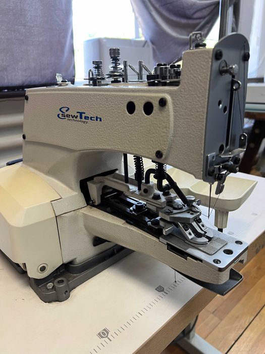 Mașină de cusut nasturi industrială – SewTech – noua