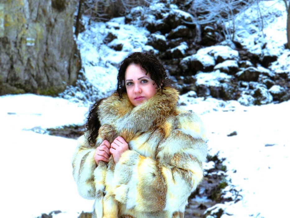 ASPECT ELEGANT!Fastuoasa haina din blana de vulpe .