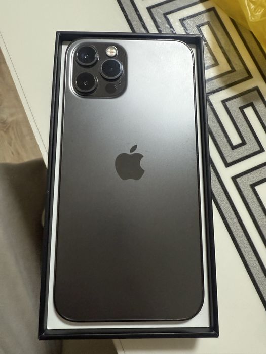 Продам айфон 12 про