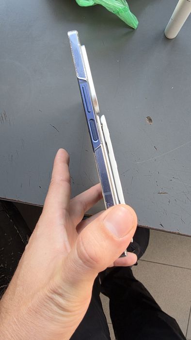 Samsung Z Fild 6 256gb blue със гаранция 16 месеца