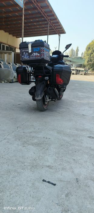 Moto sukuter sotiladi