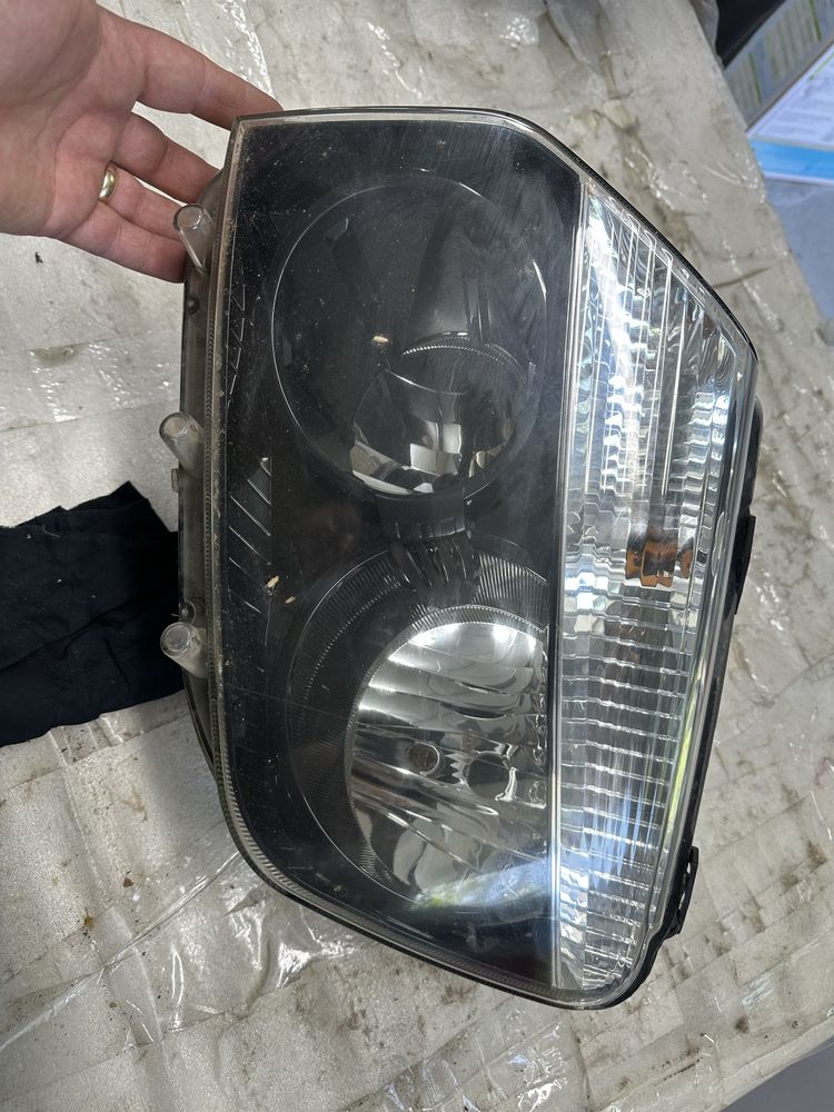 Far stanga dacia dister 1.