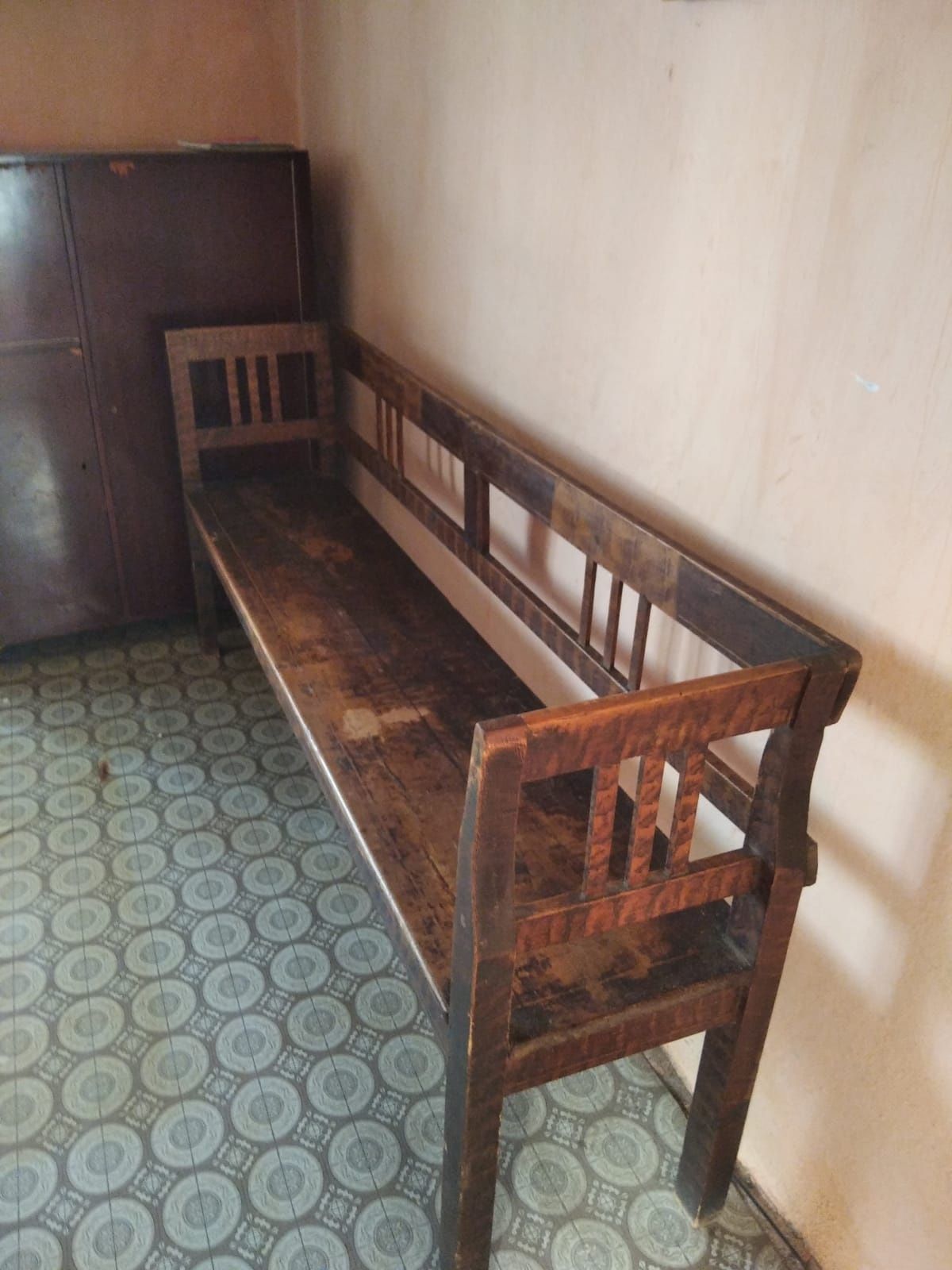 2  scaune vechi de vanzare