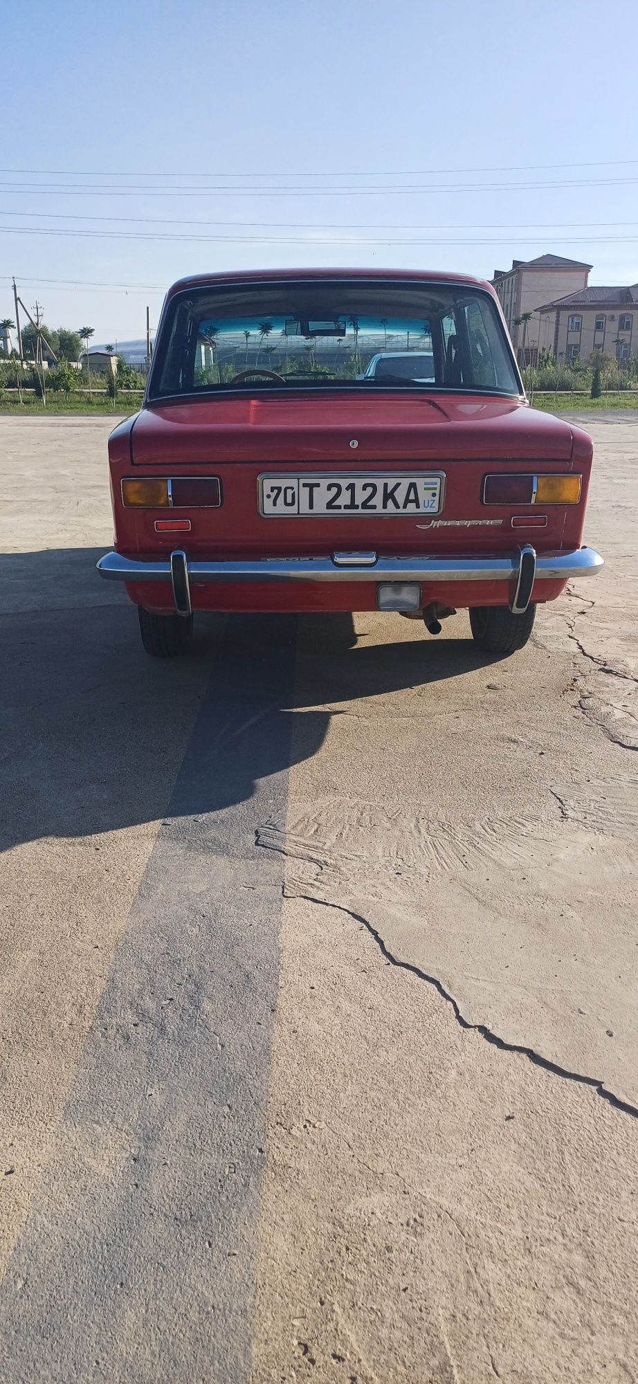 Vaz 21,01 yili 1973 metani bor,holati alo