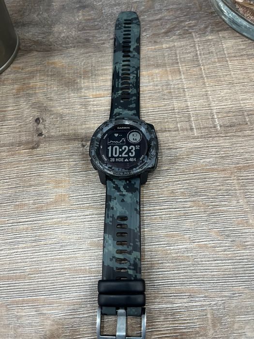 Часовник Garmin Instinct solar