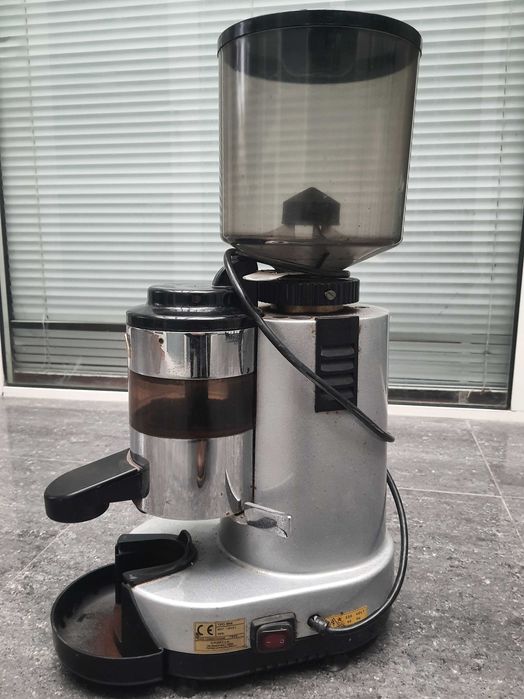 Професионална кафе машина Бразилия Портофино и кафемелачка