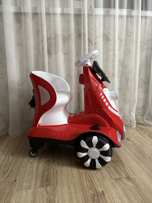 Продаю детскую электрическую машинку