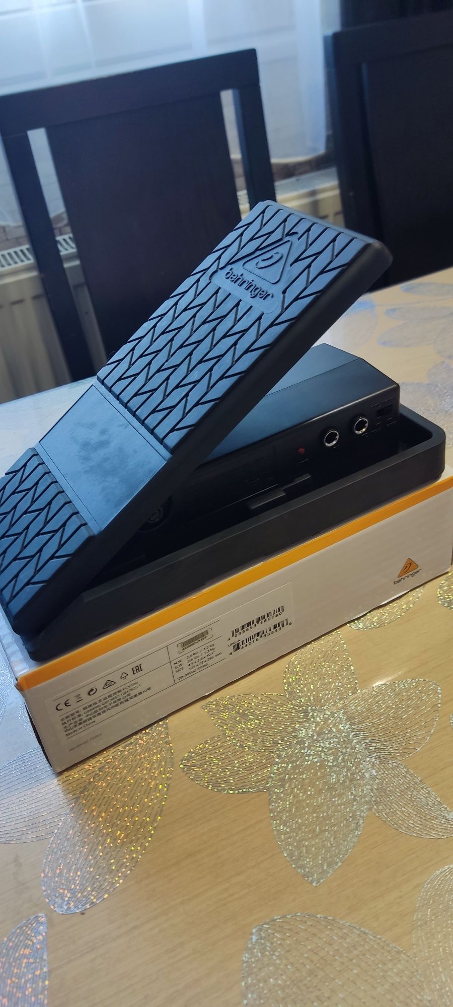 behringer Педал за контрол на звука и модулация FCV100 
TBD