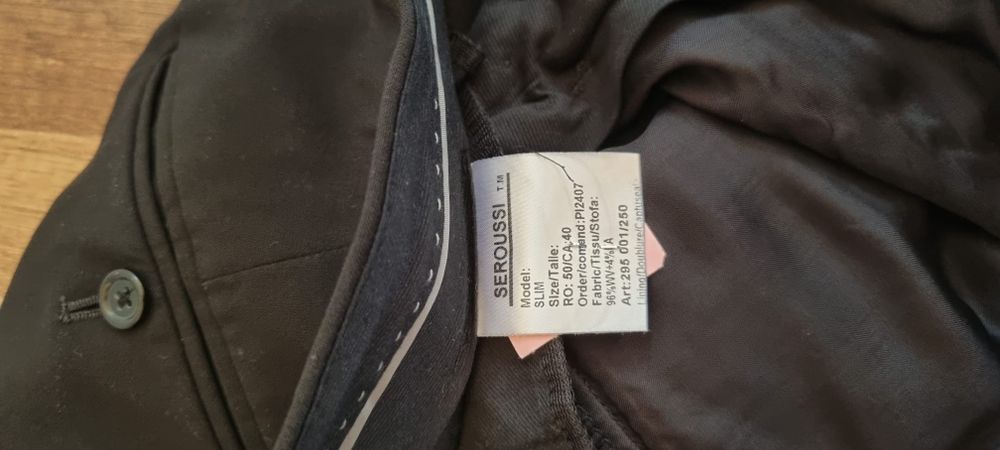 Vand costum barbatesc ,marimea l,purtat o singura data