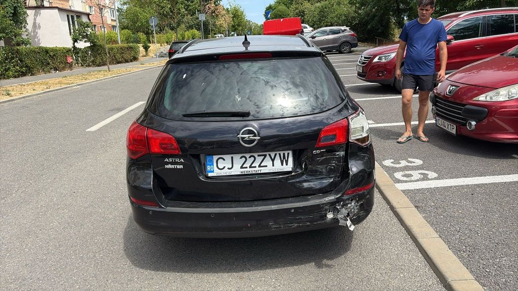 Opel astra j 2011 1.7cdti avariat