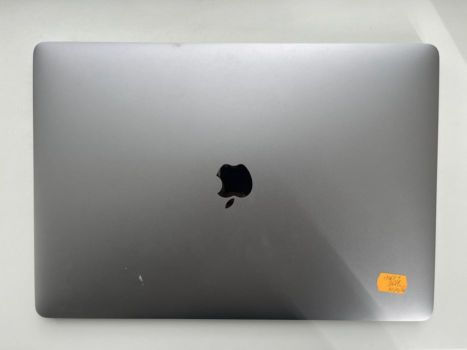 MacBook Pro 15” 2017 500GB Produs in Stare Excelenta