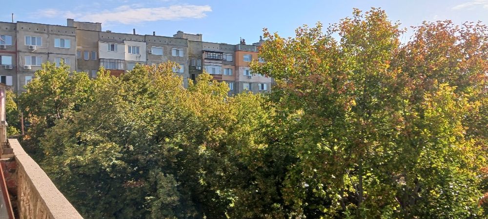 Отдавам под наем тристаен тухлен