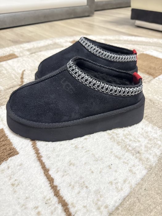 De vanzare papuci UGG