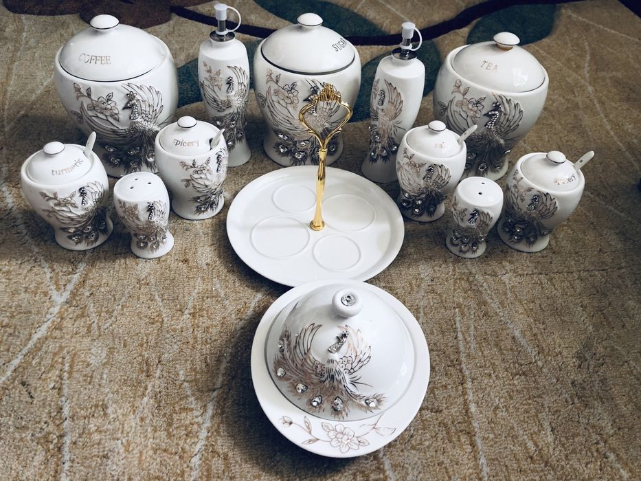 Набор для специй, круп и масла.