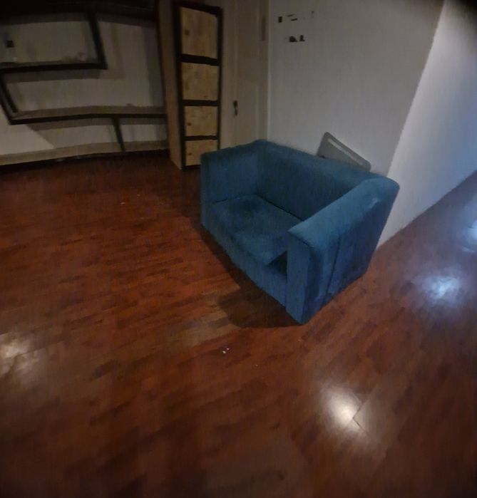 Продам дешево два диванчика для офиса и салона