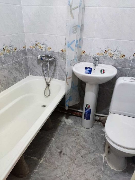 Своя однокомнатная, кирпич, балкон 2х6