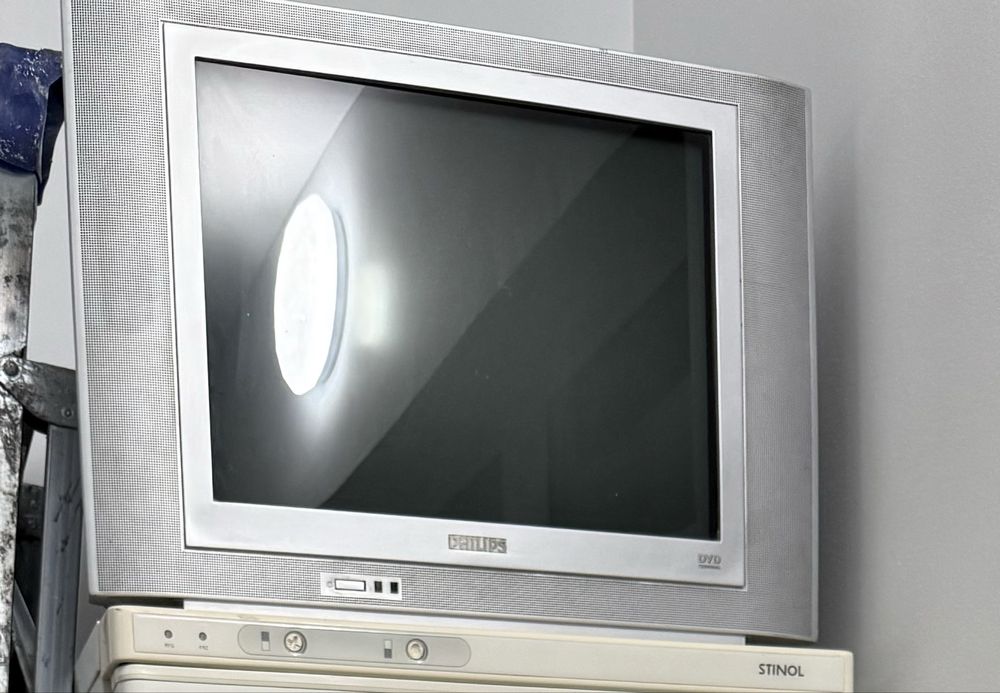 Отдам телевизор на запчасти