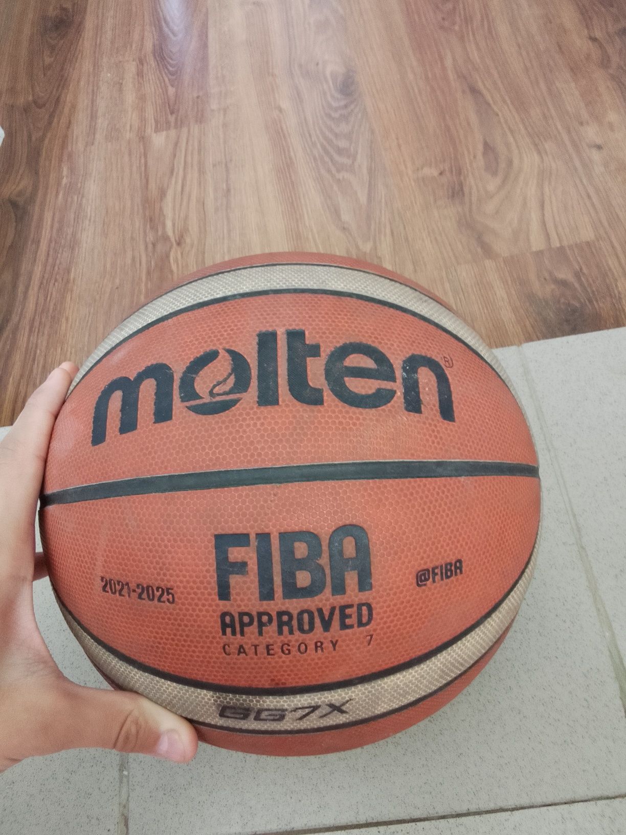 Продаю баскетбольный мяч