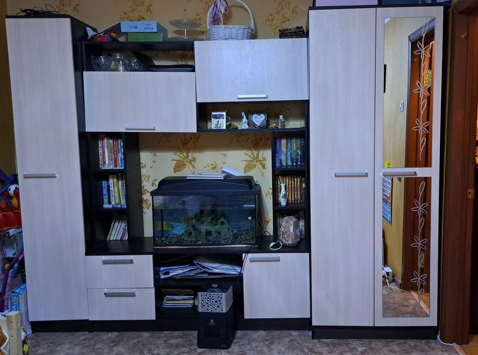 Продам стенку срочно