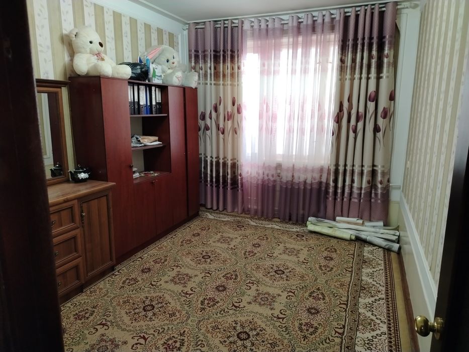 Навоий шахар Янги бозор қаршисидаги домлардан квартира сотилади