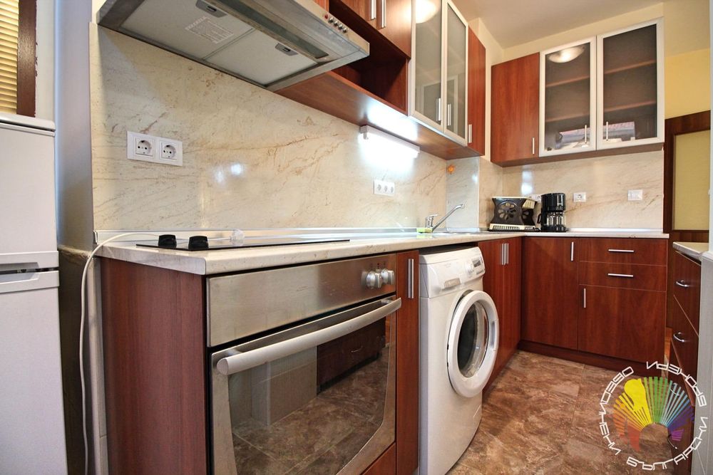 Дава се под наем Двустаен апартамент в Бургас, Център - 60 кв.м за 408 € - Снимка #2