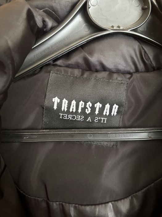 Vand geaca trapstar si foita trapstar