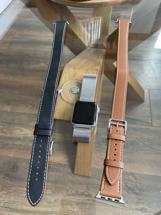 Apple Watch Series 3 (38 мм) + оригинален комплект и много каишки