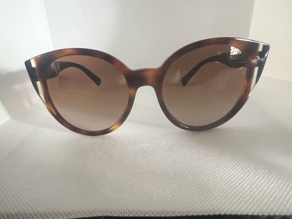 Ochelari de soare pentru femei ! VALENTINO .