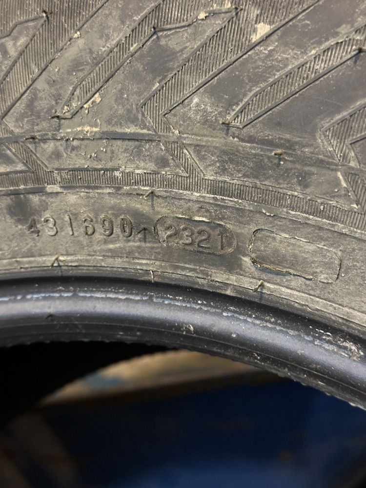 Продам шины зимние 265/60r18
