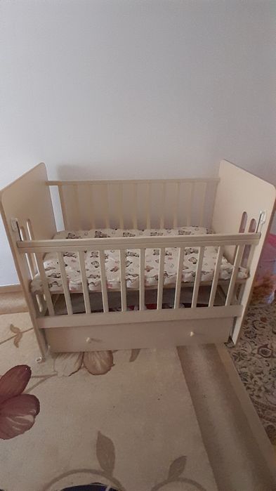 Манеж деревянный с матрасом