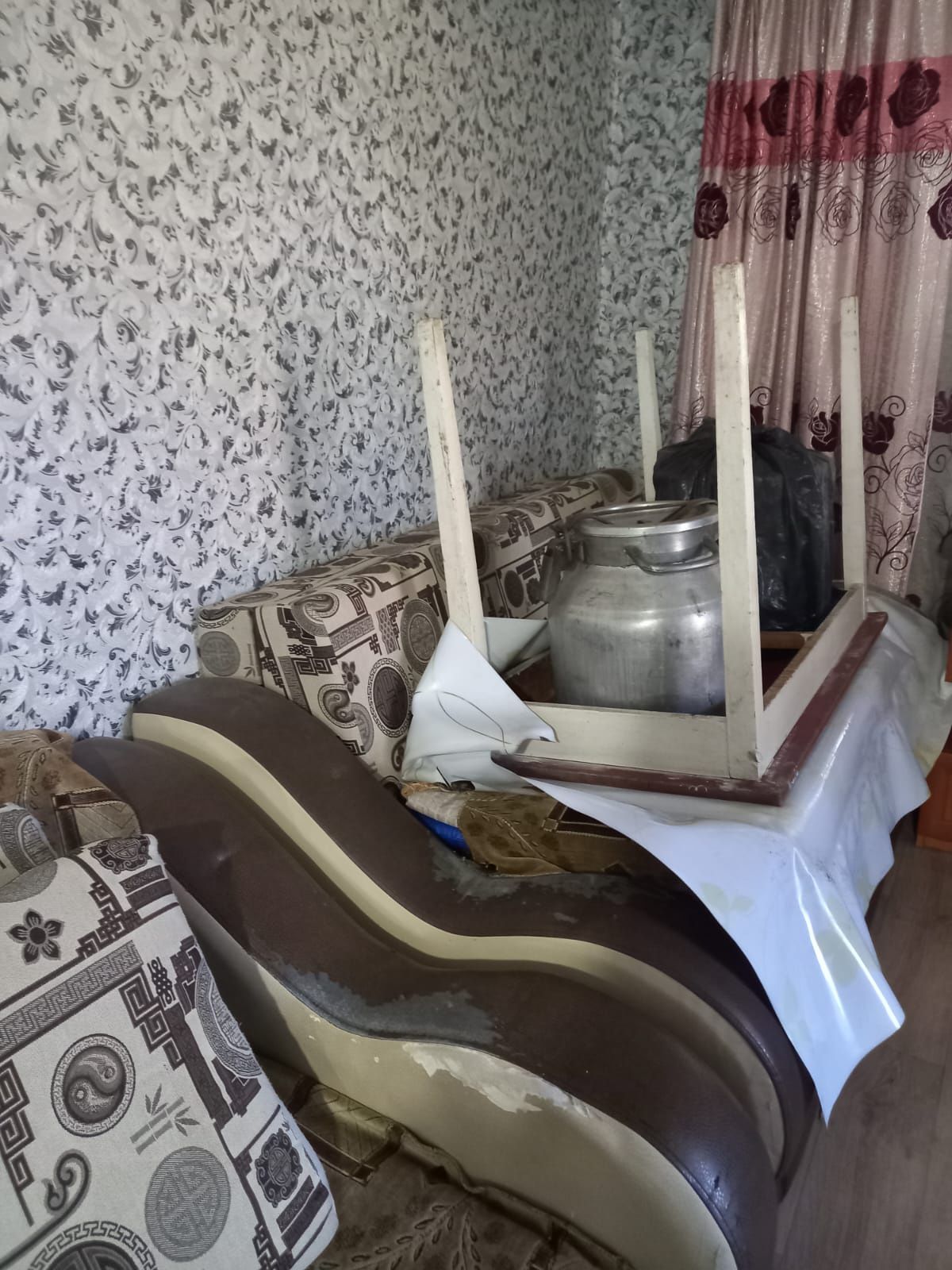 Диван тройка и кровать с матрасом