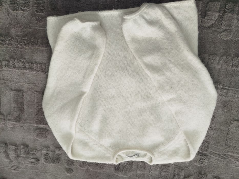 Теплый мягкий свитер selfie,белого цвета