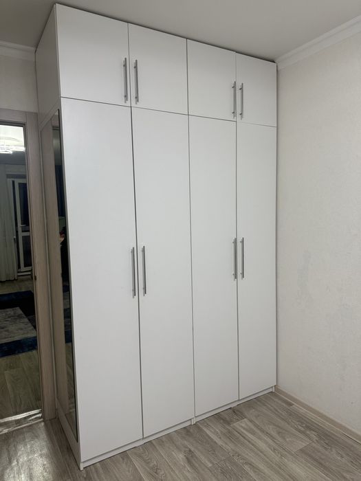 Продам шкаф с зеркалом